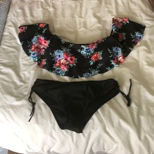 Off shoulder bikini